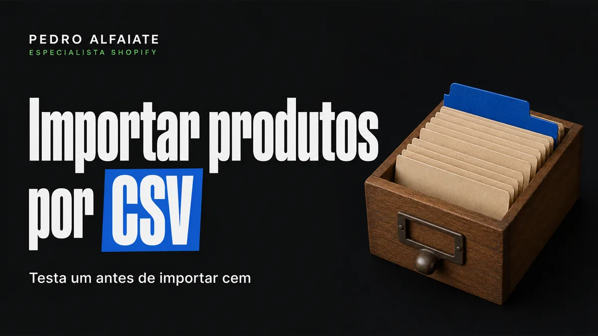 Capa Importar produtos por CSV, com uma gaveta de arquivo de madeira cheia de fichas de cartão e um separador azul em fundo preto.